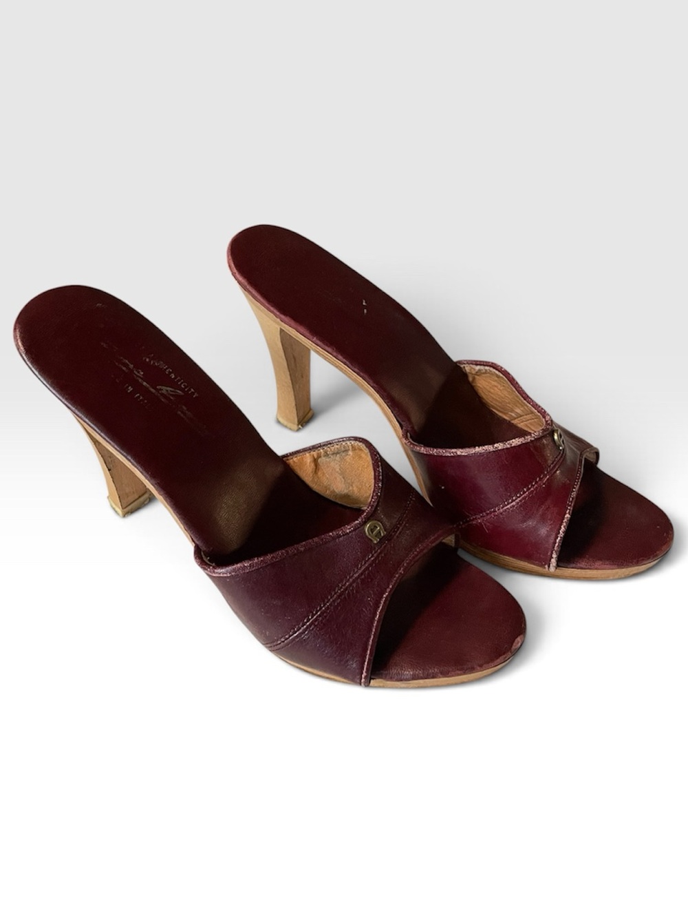 Rare Vintage 70s 80s Etienne Aigner Burgundy Leather Open-Toe Heeled Mules